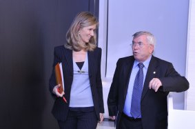 La ministra de Ciencia e Innovación, Cirstina Garmendia, y el Presidente de la FEMP, Pedro Castro.